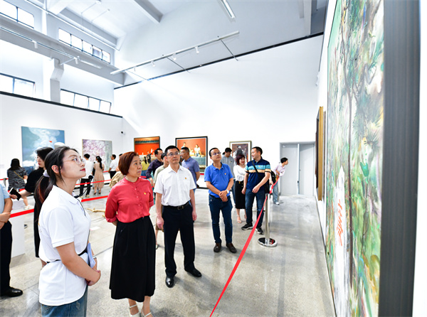 墨韻傳廉意，丹青繪清風——重慶公共運輸職業學院組織參觀“紅巖清風”廉潔文化美術作品展并開展藝術交流活動
